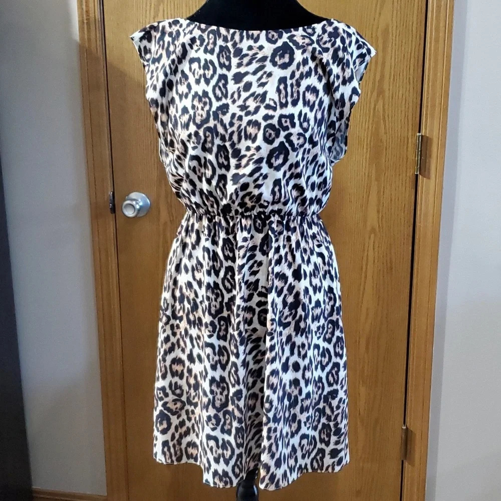 Alice + olivia cheetah animal print lightweight draped back dress